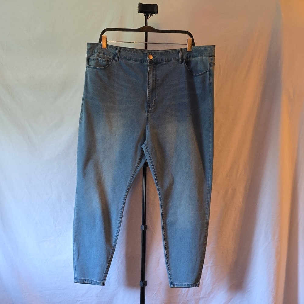 Forever 21+  Women's five pocket denim jeans. Size 26. New With Tags.